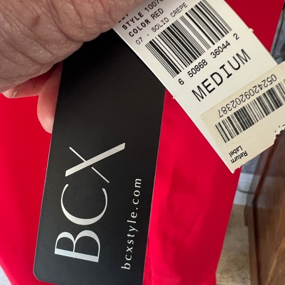 BCX ladies sleeveless button-down top, NWT size medium red - Picture 11 of 11